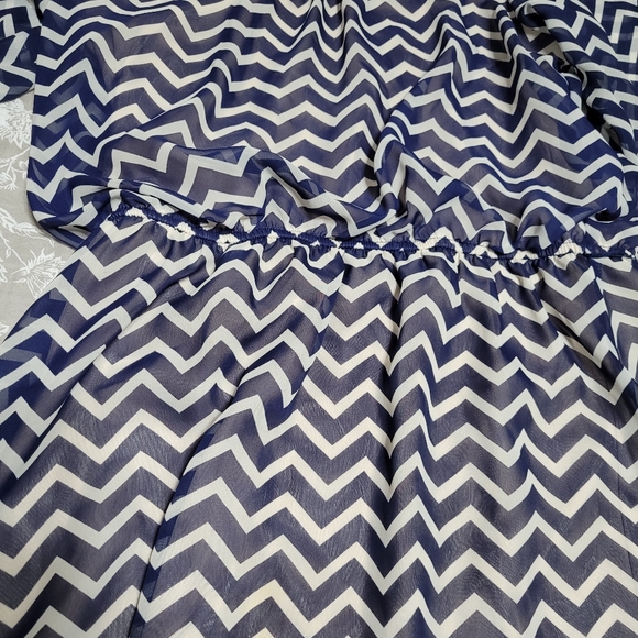Speechless dress. Navy/white with tan lining. Size L - Picture 5 of 5